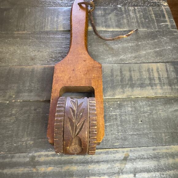 Antique Primitive Wood Butter Roller Rolling Pastry Press Kitchen Collectible - Picture 4 of 4